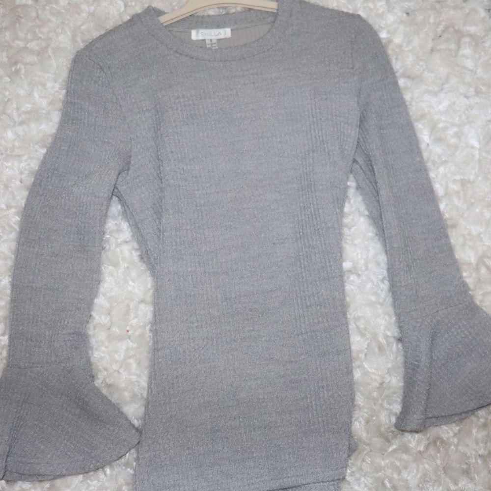 Make an offer ✨ Bell Sleeve Sweater